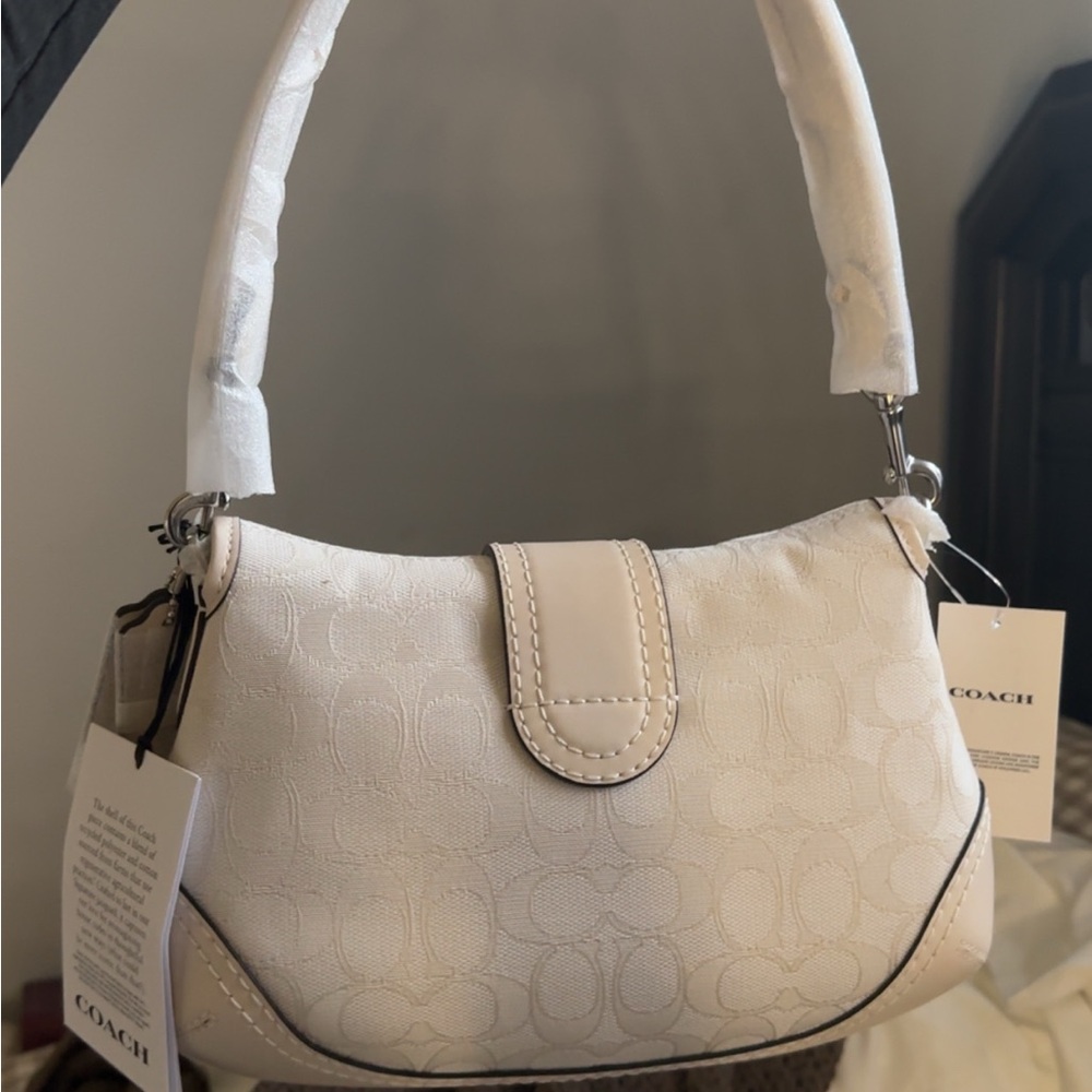 Soho Flap Bag In Signature Jacquard - Picture 2 of 9